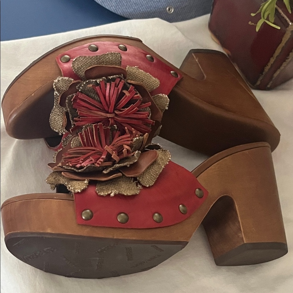 Kork Easy Sundance Heel Stylish Red Floral Women's Clogs - Picture 5 of 8